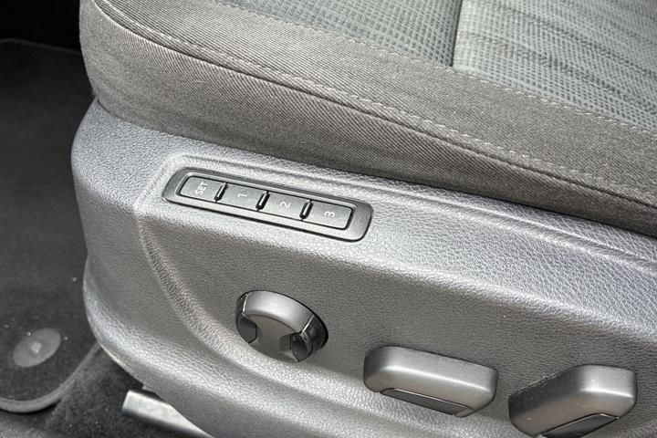 Grå Skoda Octavia fra 2018