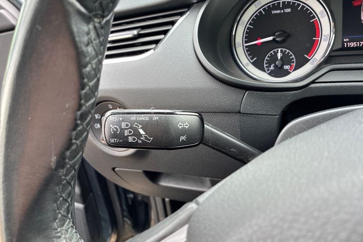 Grå Skoda Octavia fra 2018