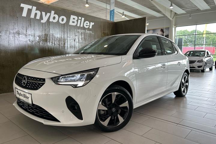 Hvid Opel Corsa-e fra 2023 set udefra