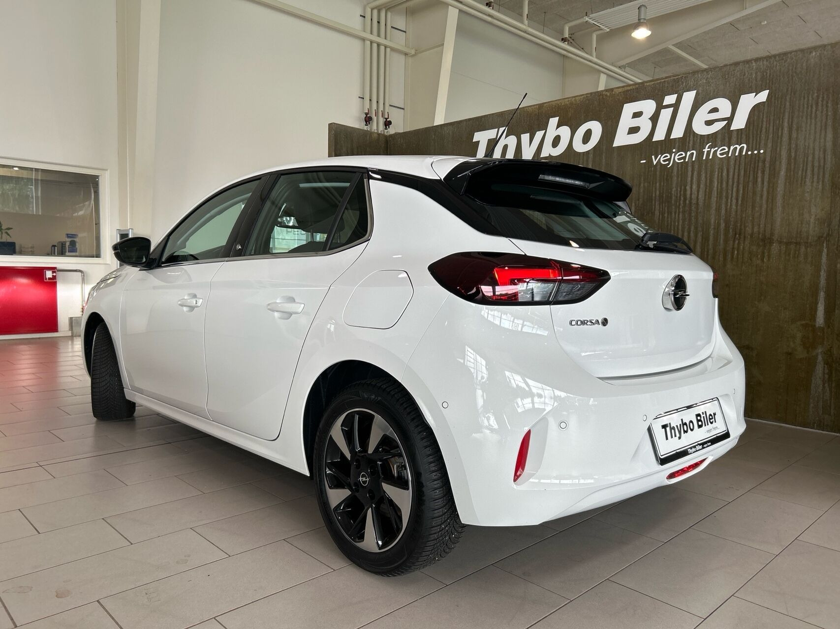 Hvid Opel Corsa-e fra 2023