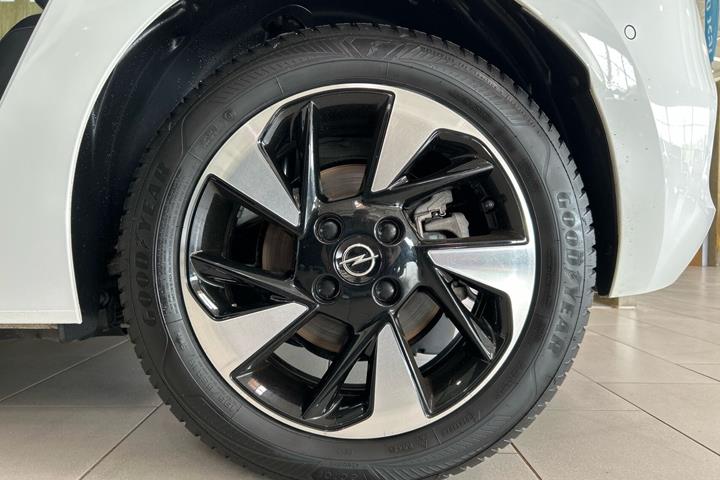 Hvid Opel Corsa-e fra 2023