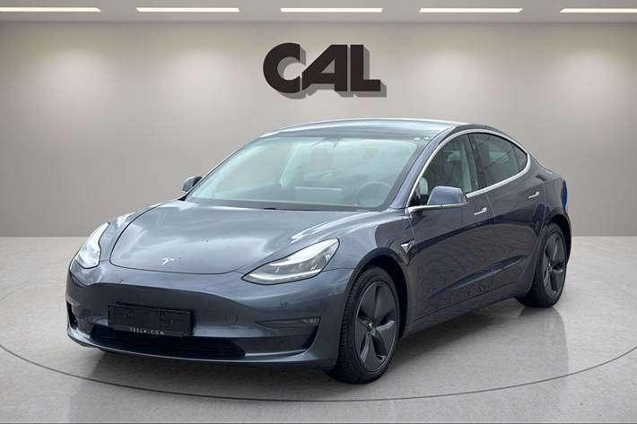 Grå Tesla Model 3 fra 2020