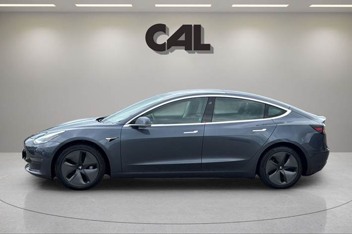 Grå Tesla Model 3 fra 2020