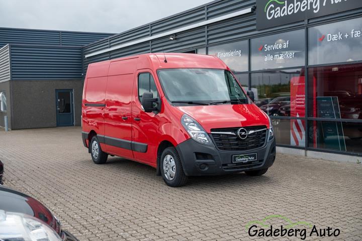 Rød Opel Movano fra 2020