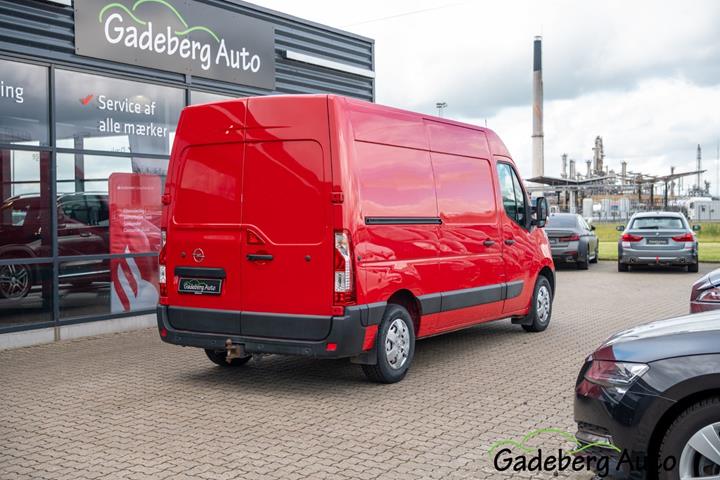 Rød Opel Movano fra 2020