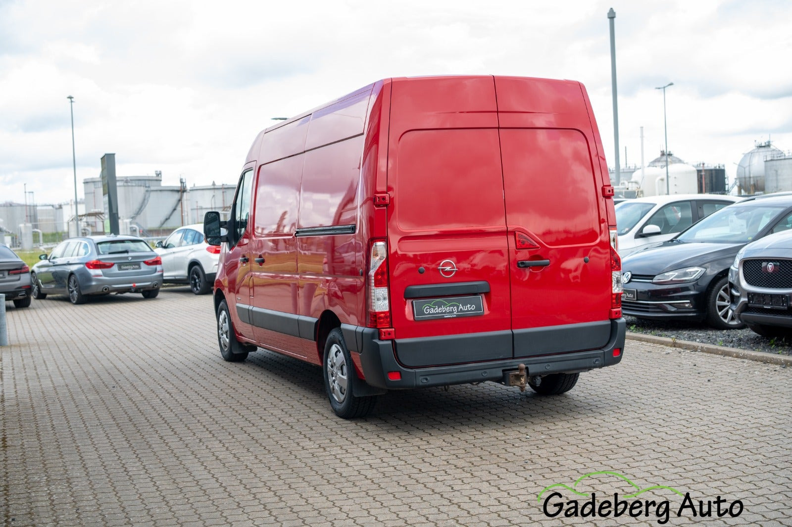 Rød Opel Movano fra 2020