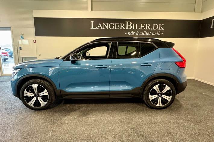 Blå Volvo XC40 fra 2023