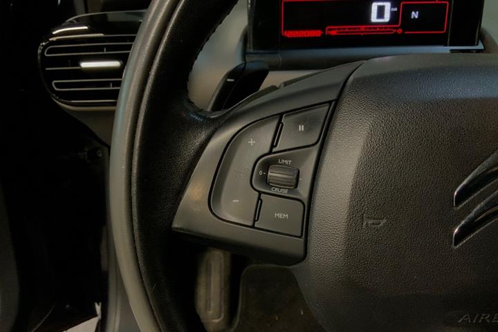 Lilla Citroën C4 Cactus fra 2015