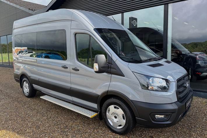 Grå Ford Transit 350 L3 Kombi fra 2025