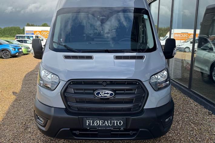 Grå Ford Transit 350 L3 Kombi fra 2025