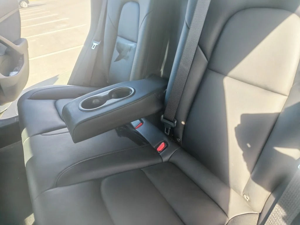 Hvid Tesla Model 3 fra 2021