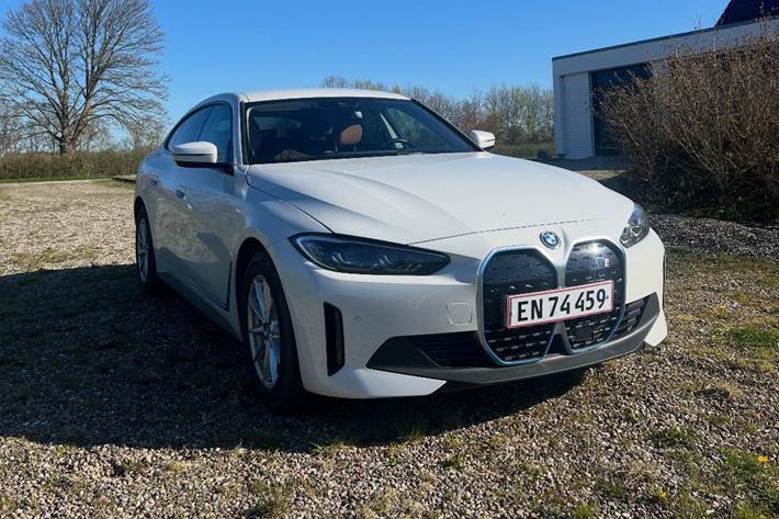 Hvid BMW i4 fra 2023