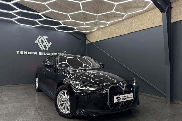 Sort BMW i4 fra 2024