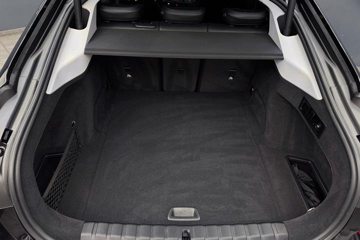 Sort BMW i4 fra 2024