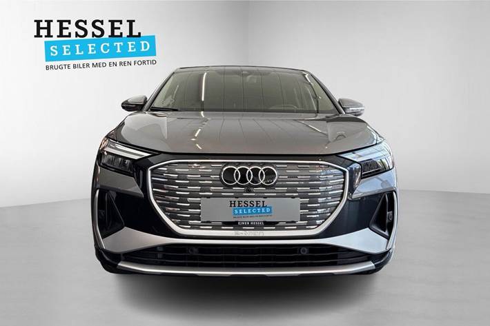 Grå Audi Q4 e-tron fra 2025