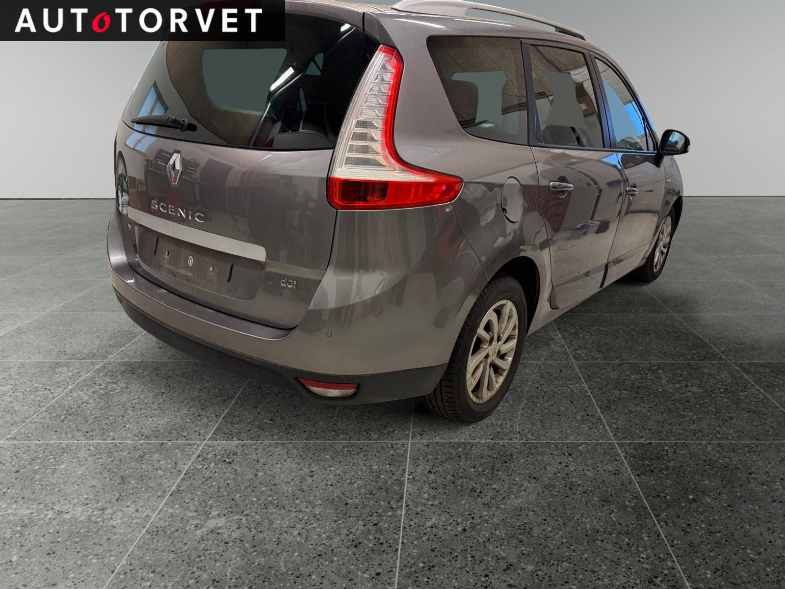 Grå Renault Grand Scenic III fra 2015