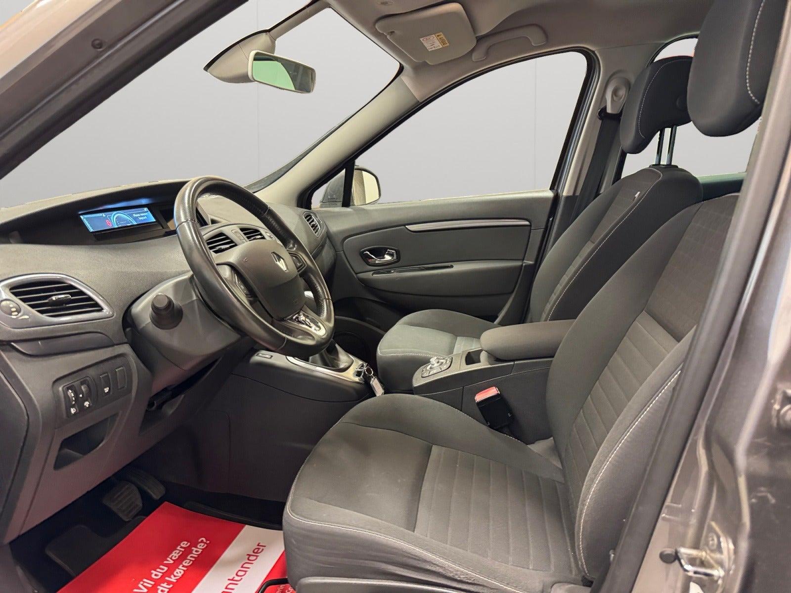 Grå Renault Grand Scenic III fra 2015