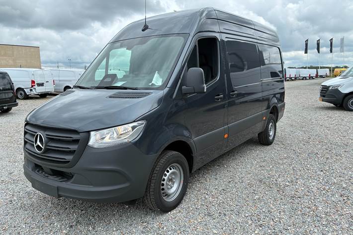 Grå Mercedes Sprinter 317 fra 2025