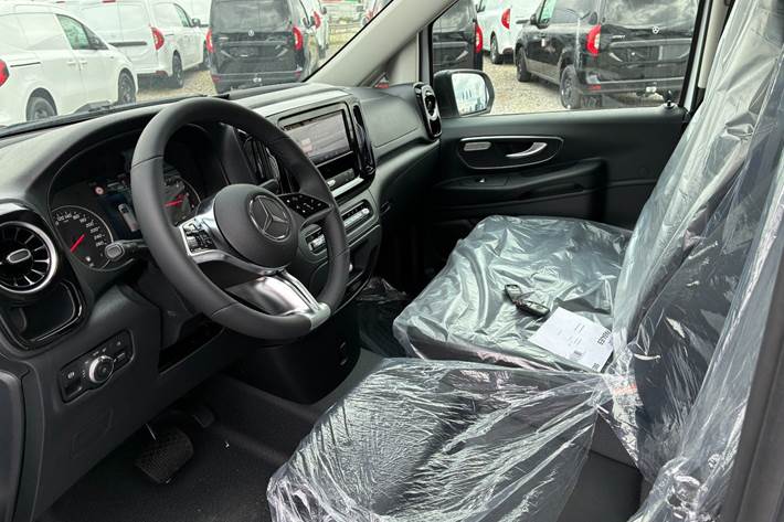 Sort Mercedes Vito 119 fra 2026