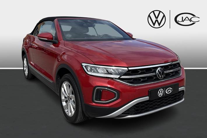 Rød VW T-Roc fra 2023 set udefra