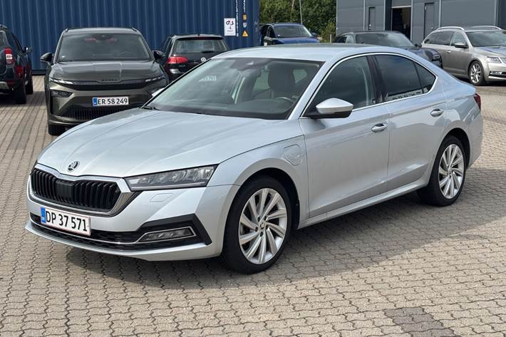 Sølv Skoda Octavia fra 2023