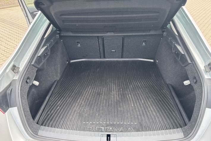 Sølv Skoda Octavia fra 2023