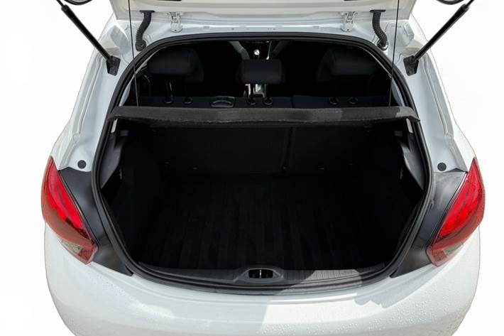 Hvid Peugeot 208 fra 2019