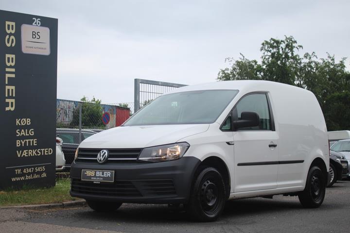 Hvid VW Caddy fra 2018 set udefra