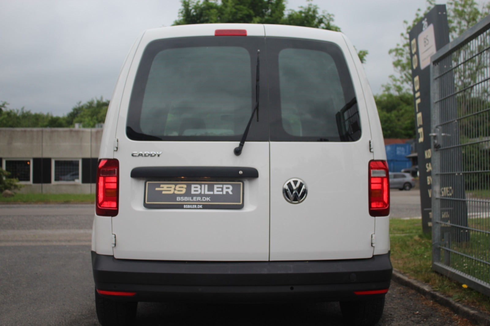 Hvid VW Caddy fra 2018