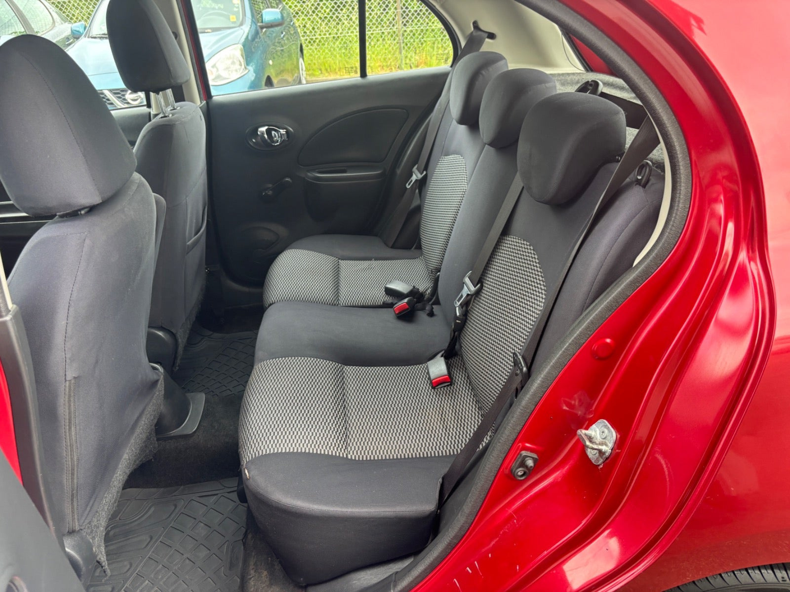 Rød Nissan Micra fra 2015