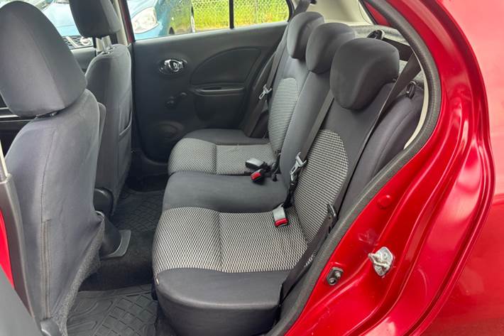 Rød Nissan Micra fra 2015