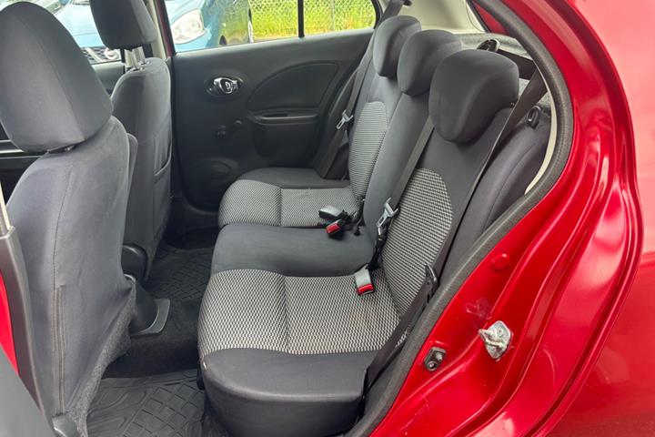 Rød Nissan Micra fra 2015