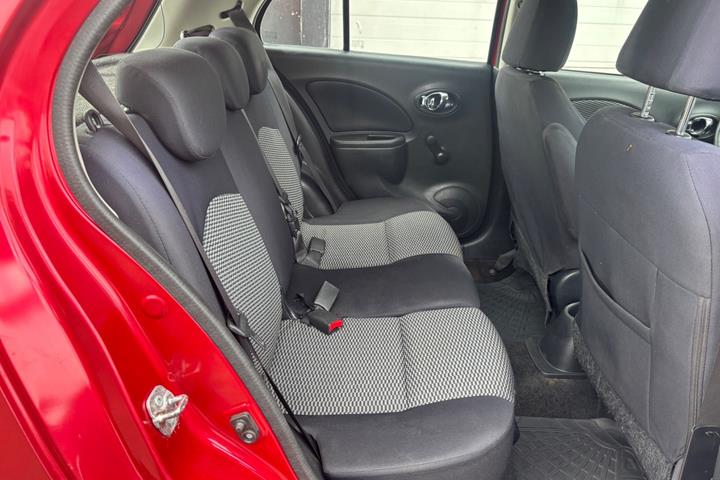 Rød Nissan Micra fra 2015