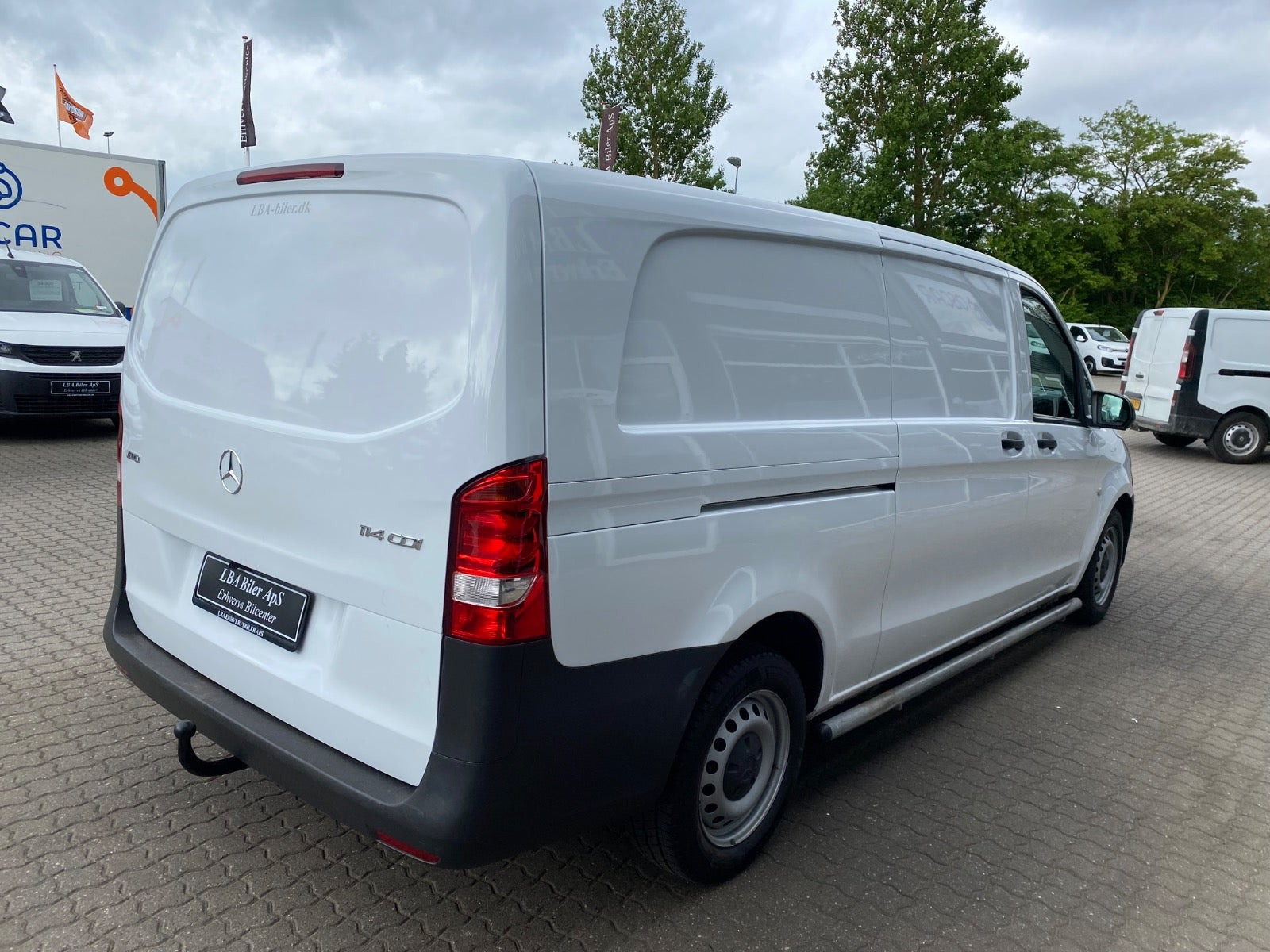 Hvid Mercedes Vito 114 fra 2022