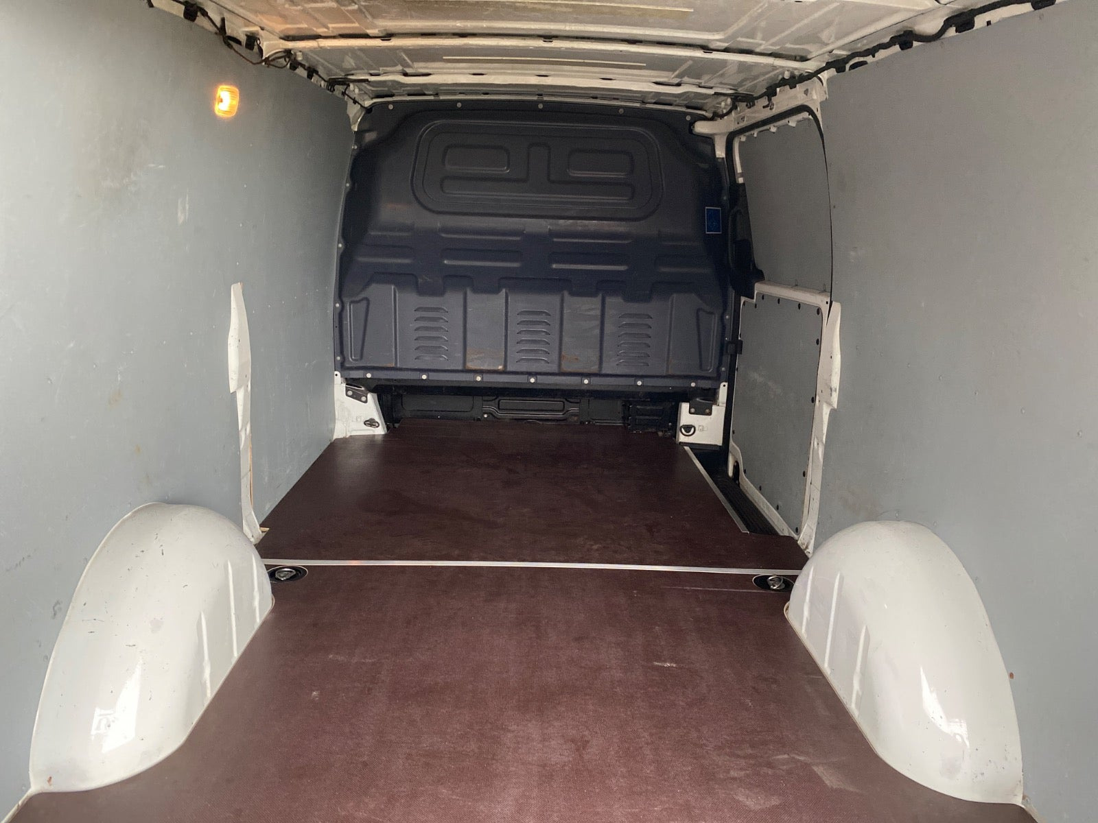 Hvid Mercedes Vito 114 fra 2022