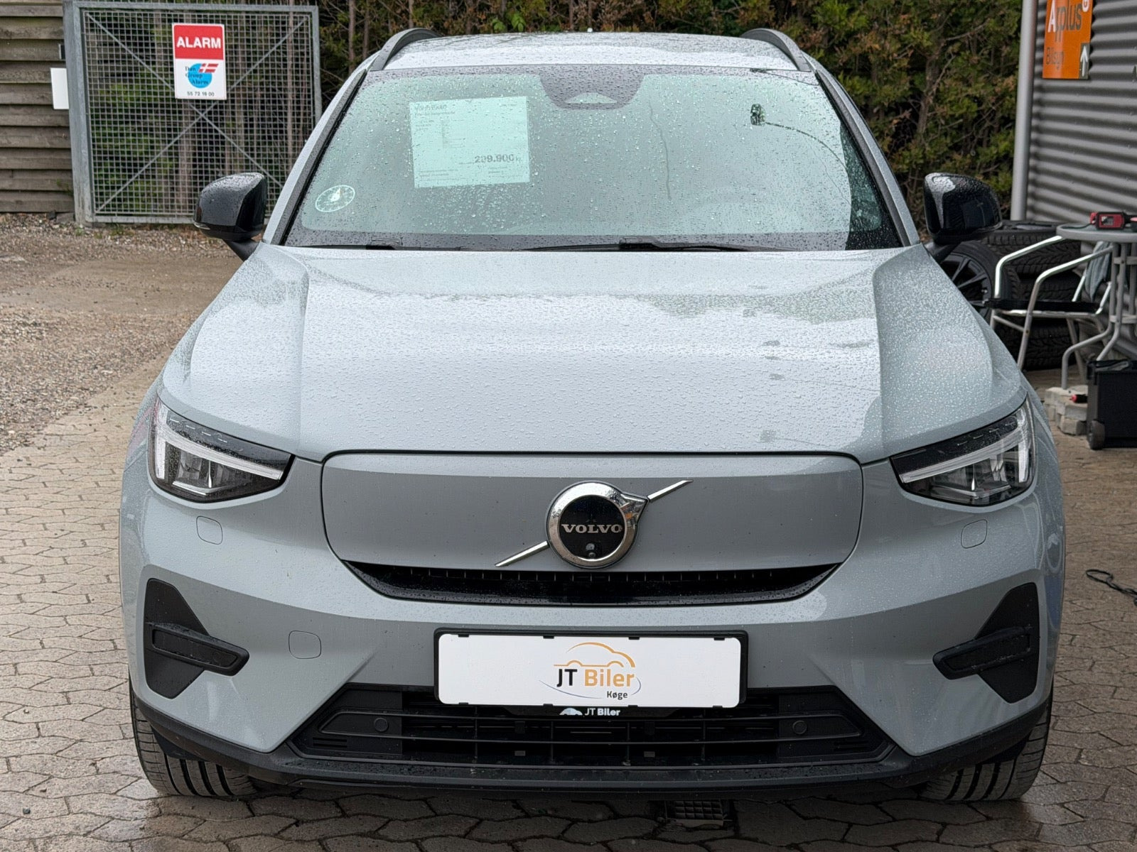 Grå Volvo EX40 fra 2025