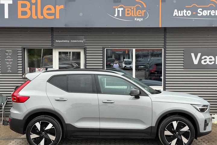 Grå Volvo EX40 fra 2025