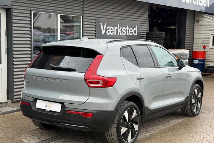 Grå Volvo EX40 fra 2025