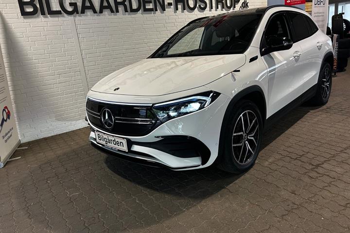 Hvid Mercedes EQA250 fra 2022 set udefra