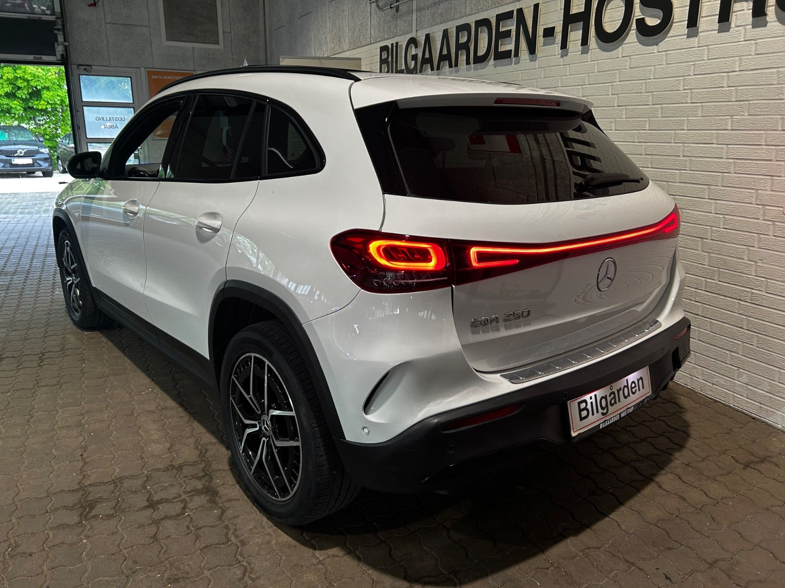 Hvid Mercedes EQA250 fra 2022
