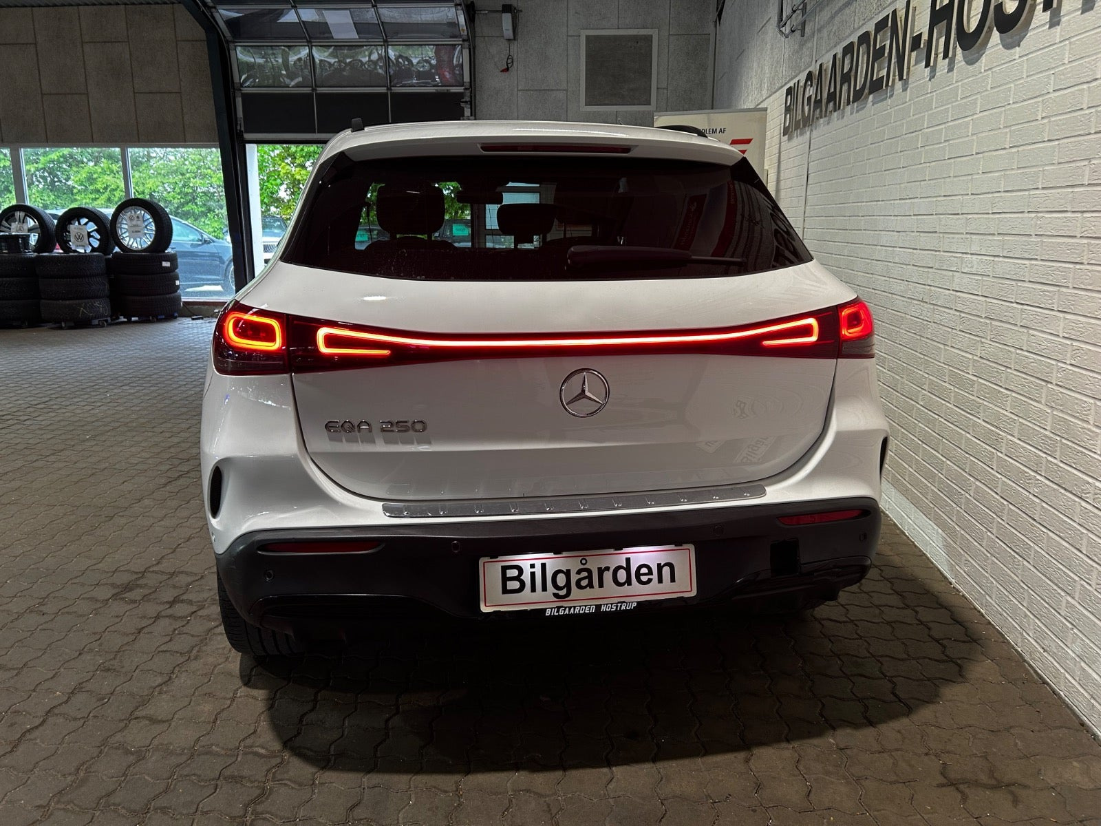 Hvid Mercedes EQA250 fra 2022