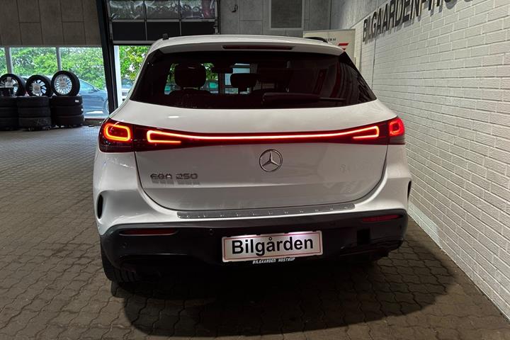 Hvid Mercedes EQA250 fra 2022