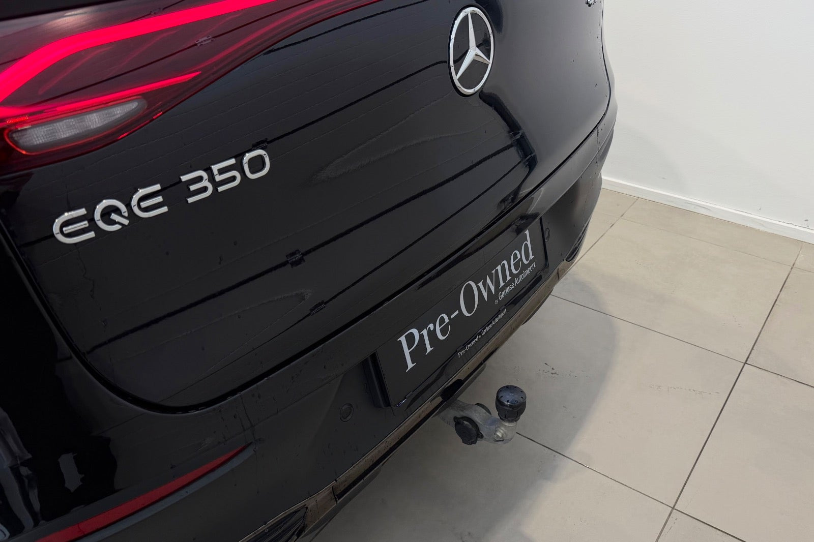 Sort Mercedes EQE350 SUV fra 2024