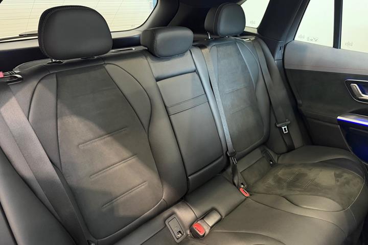 Sort Mercedes EQE350 SUV fra 2024