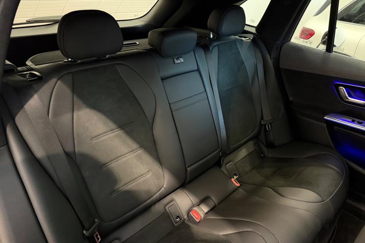 Sort Mercedes EQE350 SUV fra 2025