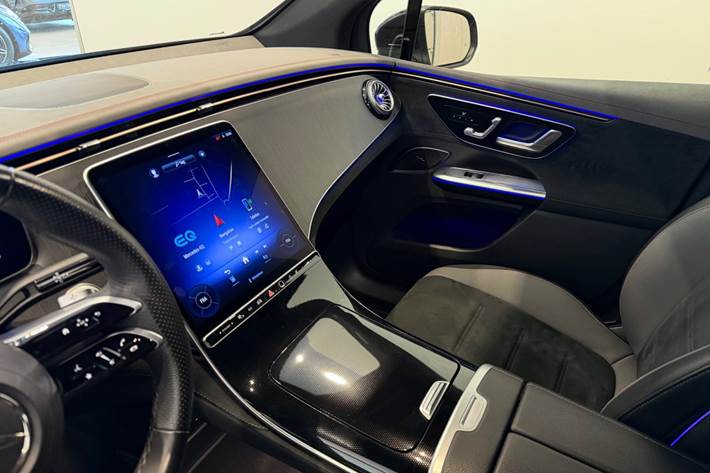 Sort Mercedes EQE350 SUV fra 2025