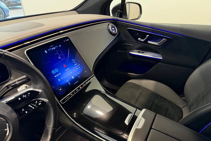 Sort Mercedes EQE350 SUV fra 2025