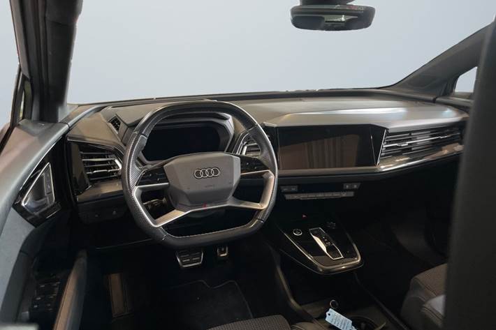 Sølv Audi Q4 e-tron fra 2022