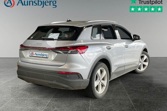 Sølv Audi Q4 e-tron fra 2022