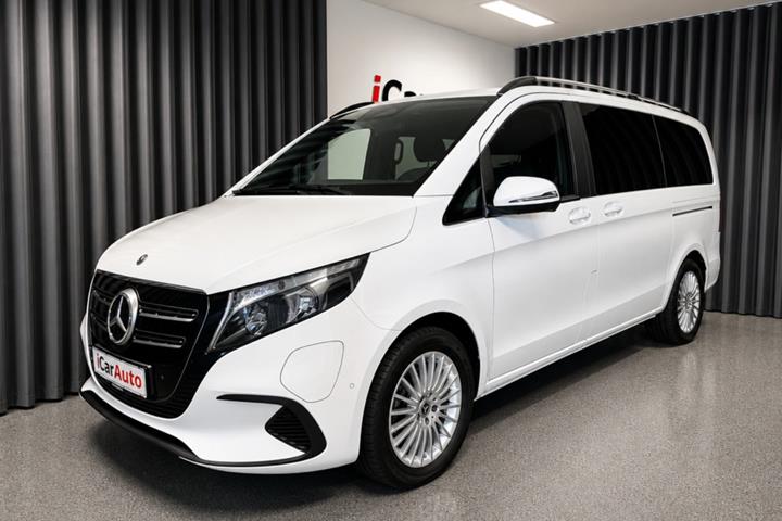 Hvid Mercedes EQV300 fra 2024 set udefra